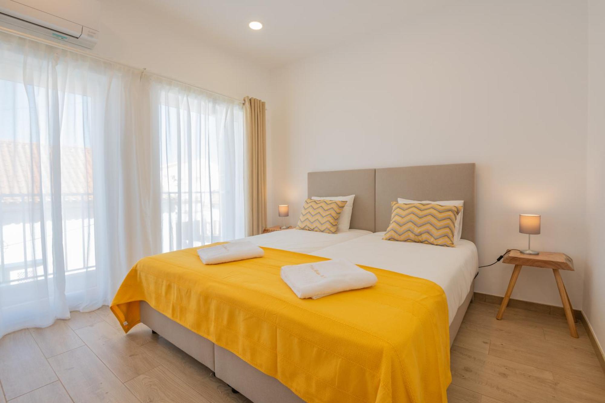 Villa Harbour Rooms & Apartments Вила Нова де Милфонтеш Екстериор снимка