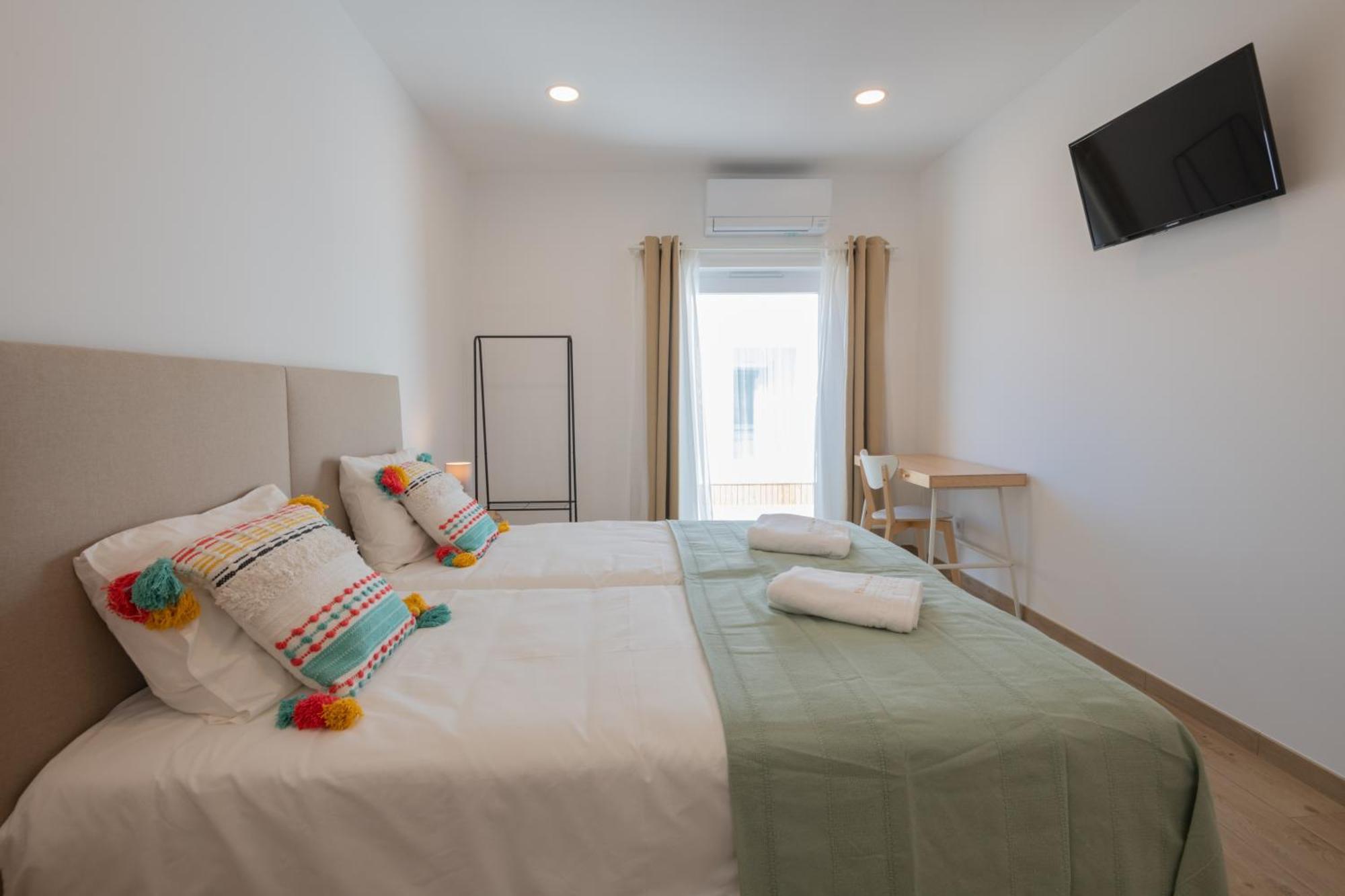 Villa Harbour Rooms & Apartments Вила Нова де Милфонтеш Екстериор снимка