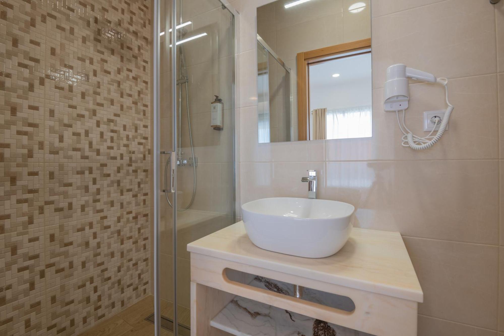 Villa Harbour Rooms & Apartments Вила Нова де Милфонтеш Екстериор снимка