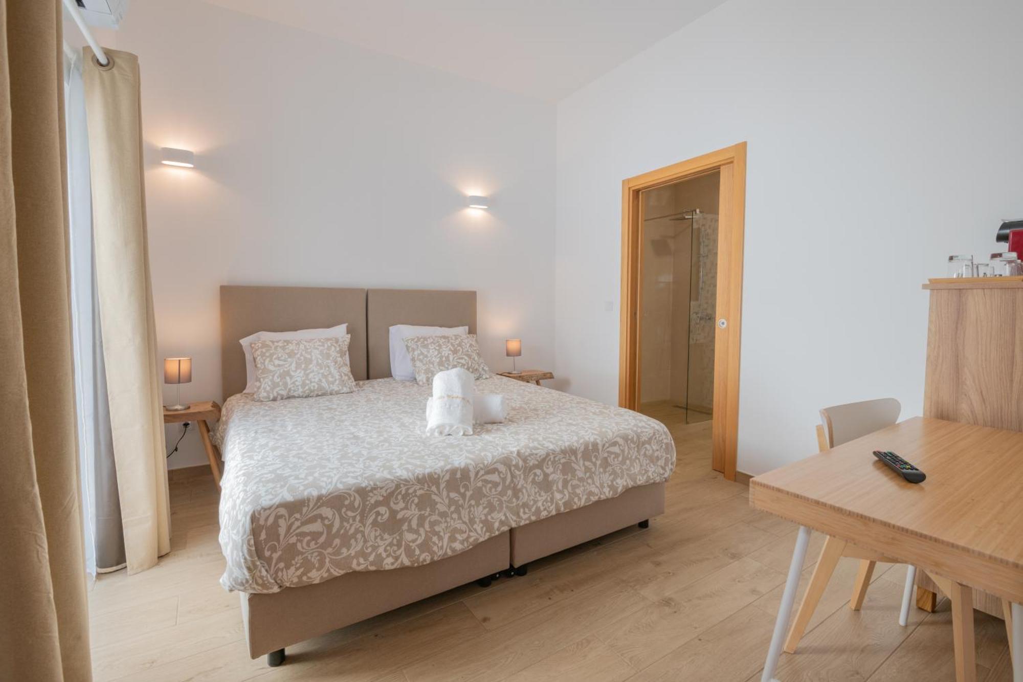 Villa Harbour Rooms & Apartments Вила Нова де Милфонтеш Екстериор снимка