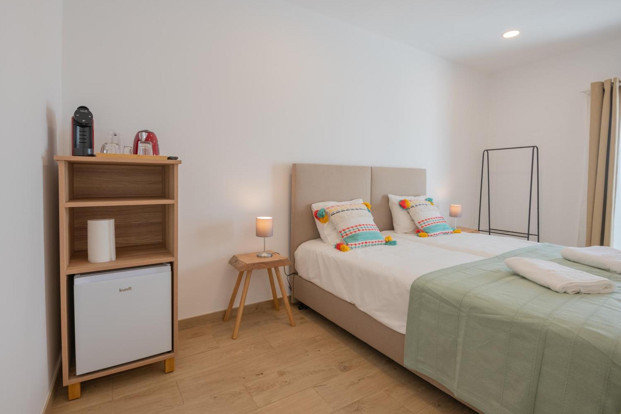 Villa Harbour Rooms & Apartments Вила Нова де Милфонтеш Екстериор снимка