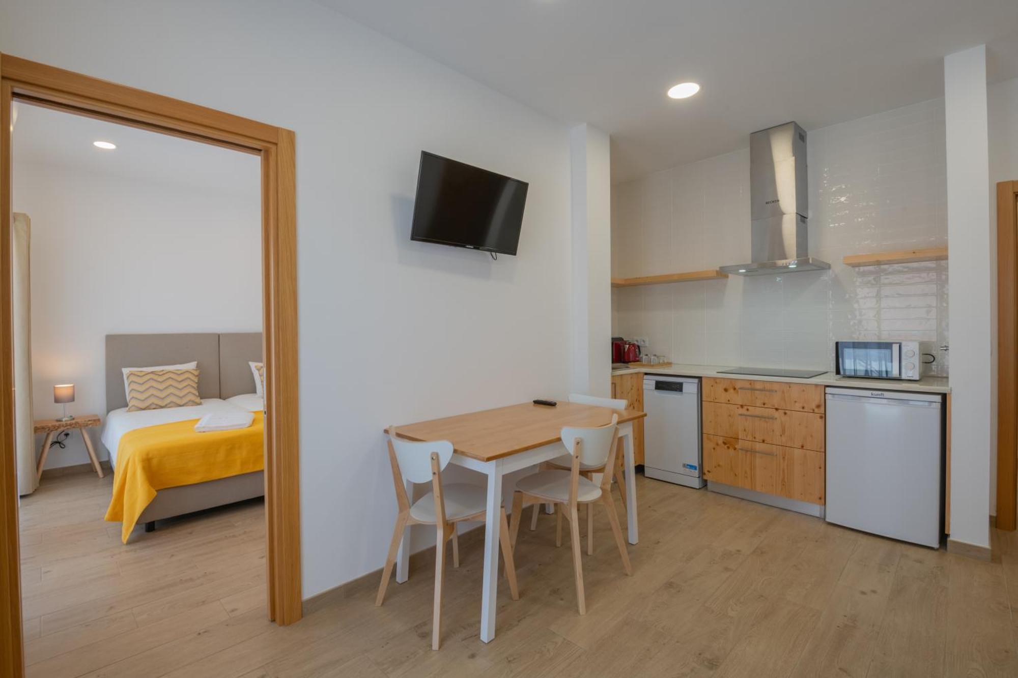 Villa Harbour Rooms & Apartments Вила Нова де Милфонтеш Екстериор снимка
