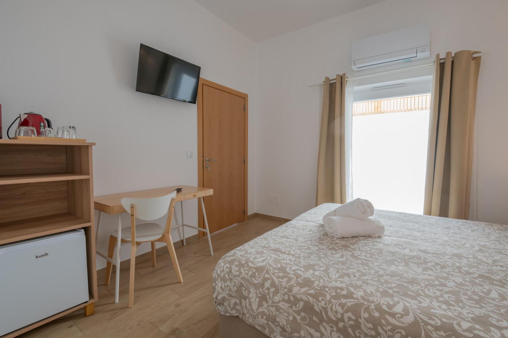 Villa Harbour Rooms & Apartments Вила Нова де Милфонтеш Екстериор снимка