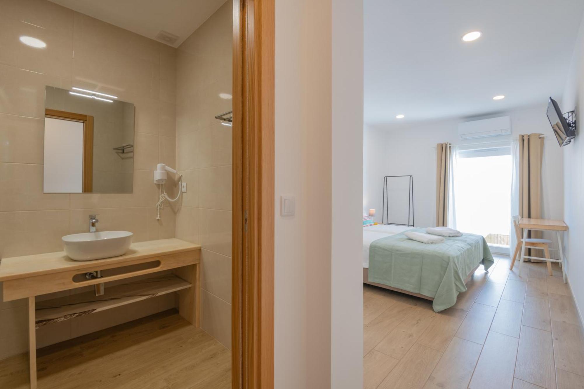 Villa Harbour Rooms & Apartments Вила Нова де Милфонтеш Екстериор снимка