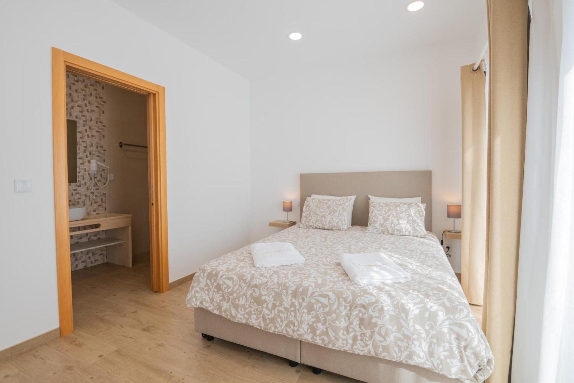 Villa Harbour Rooms & Apartments Вила Нова де Милфонтеш Екстериор снимка