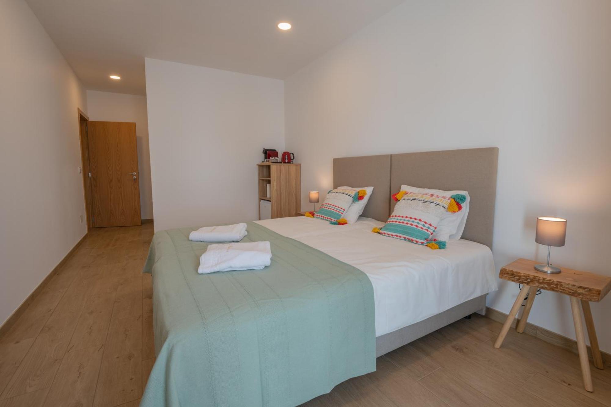 Villa Harbour Rooms & Apartments Вила Нова де Милфонтеш Екстериор снимка