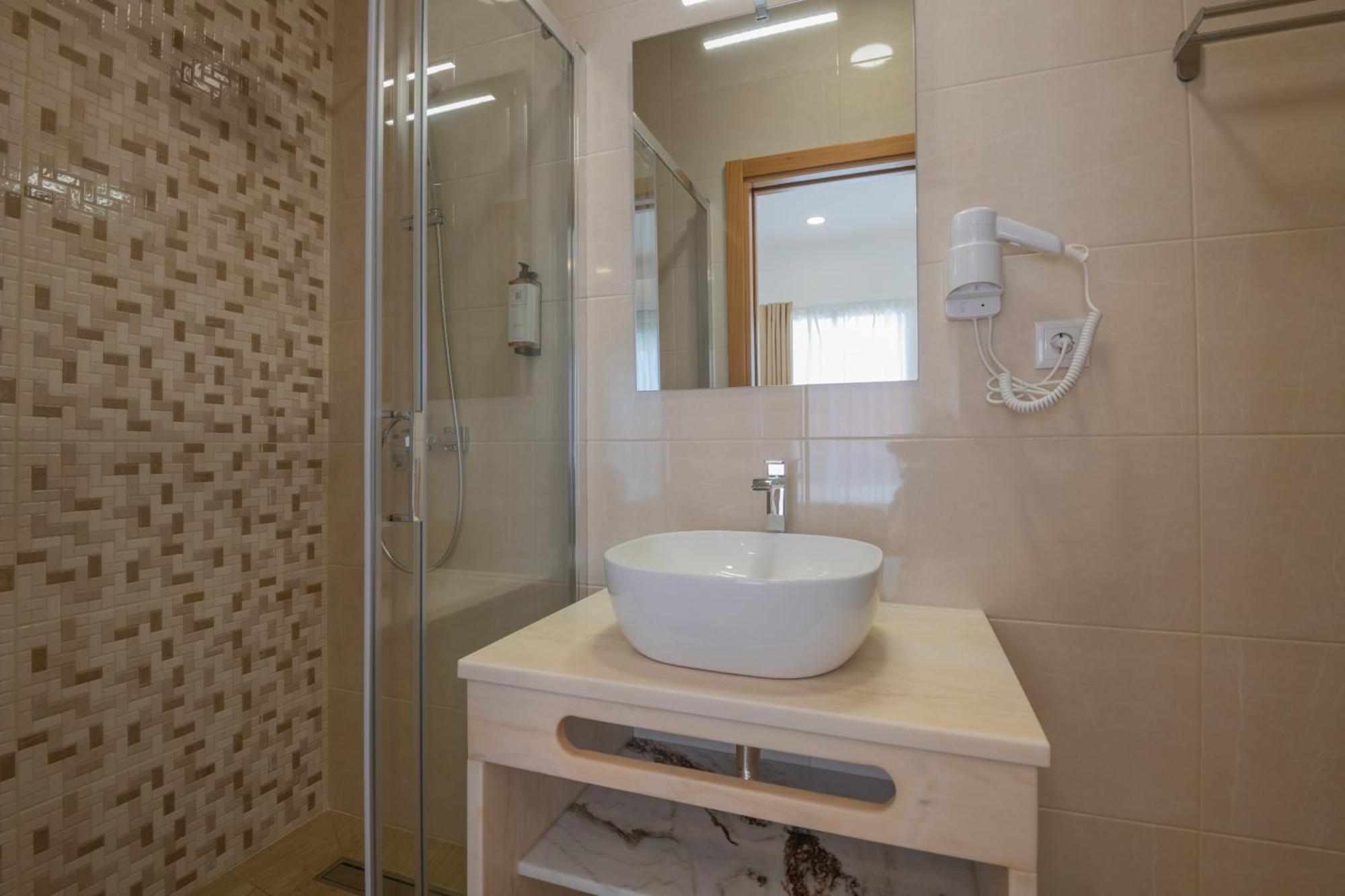 Villa Harbour Rooms & Apartments Вила Нова де Милфонтеш Екстериор снимка