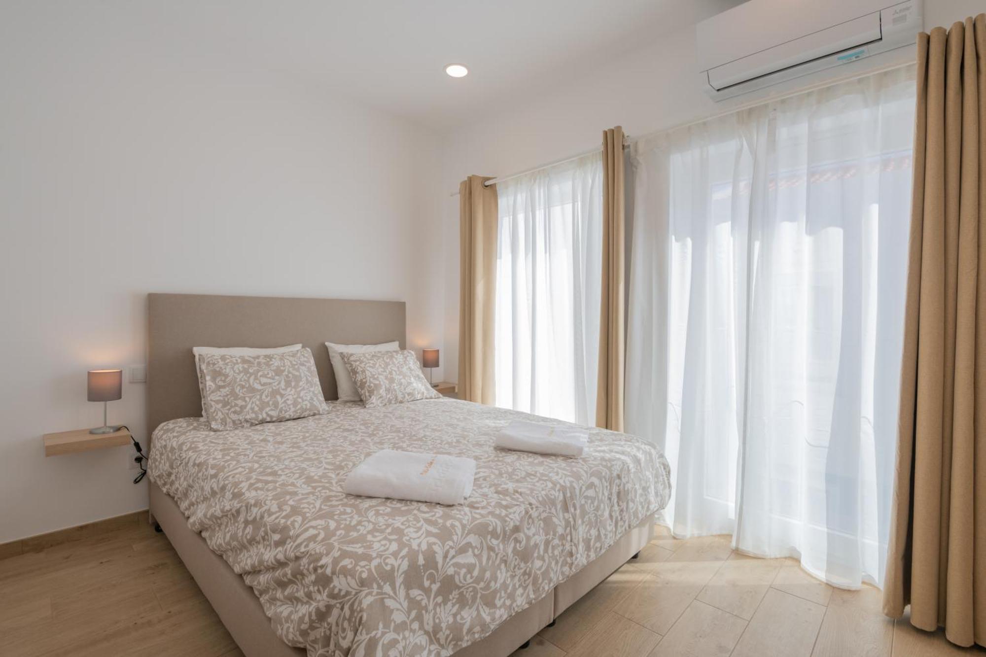 Villa Harbour Rooms & Apartments Вила Нова де Милфонтеш Екстериор снимка